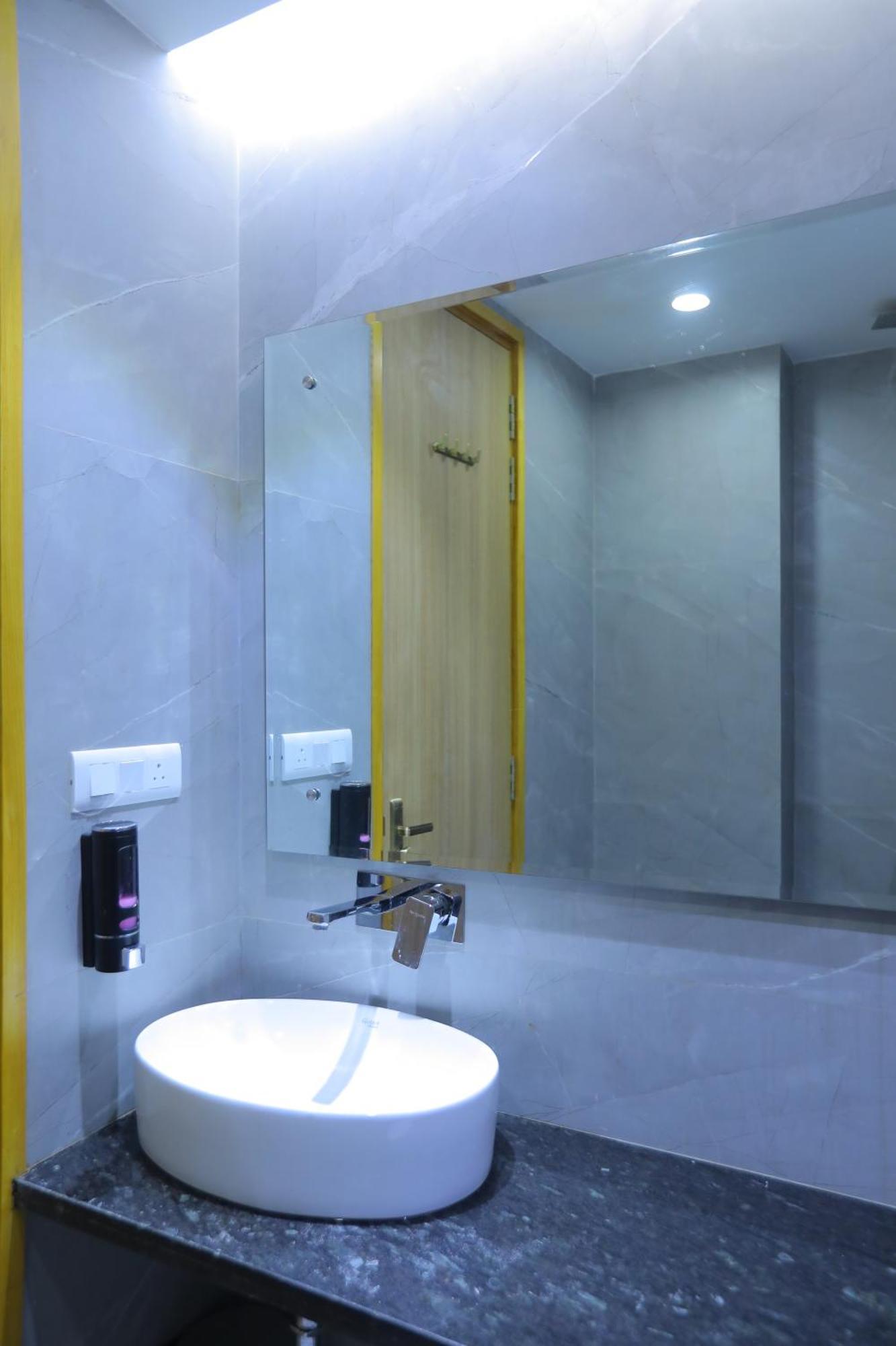 Hotel Glitz - Walk In From New Delhi Railway Station Ngoại thất bức ảnh